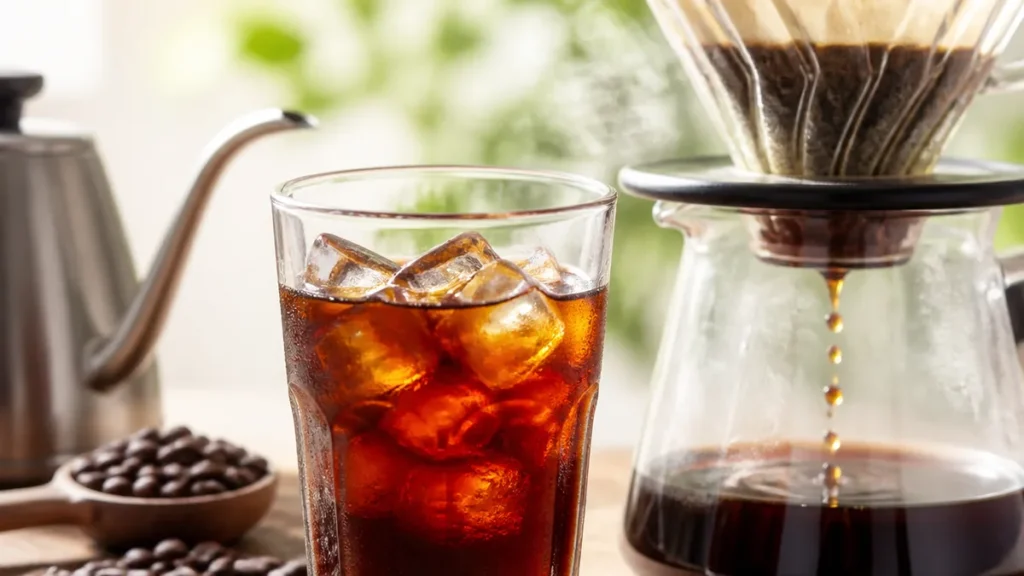 アイスコーヒーカフェイン量は氷で減らない？100mlあたり60mgとグラスの量で決まる理由のアイキャッチ画像